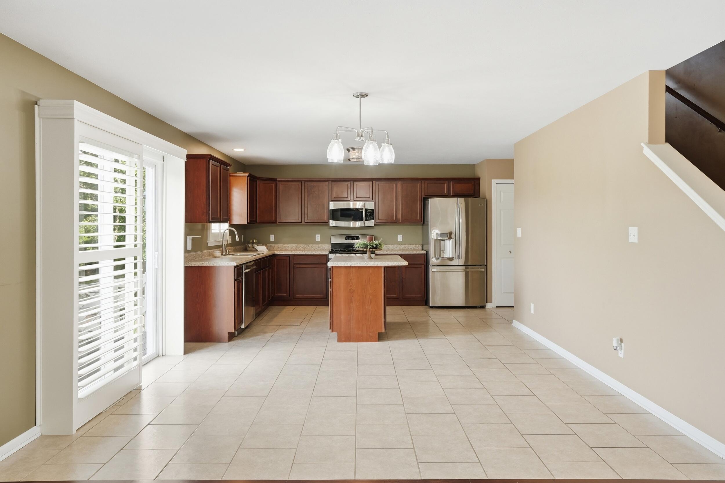 1587 Brackenbury Lane