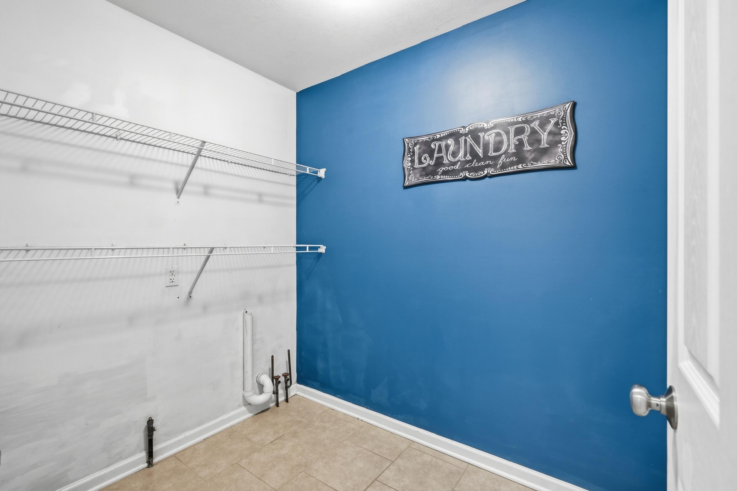 1587 Brackenbury Lane