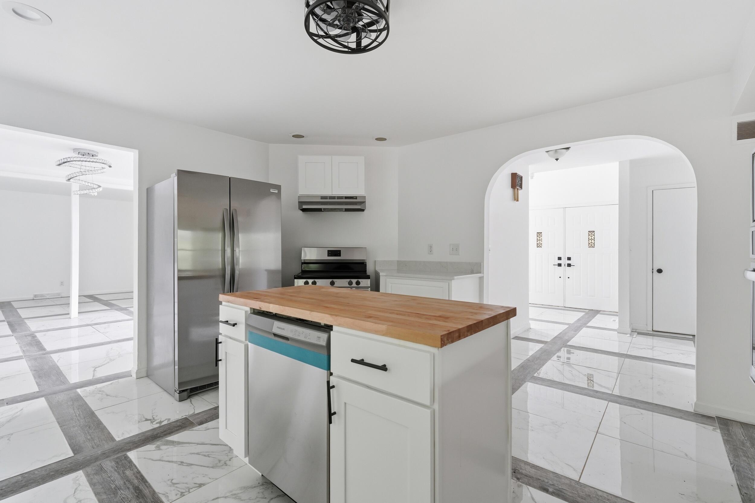 456 Roxbury Road
