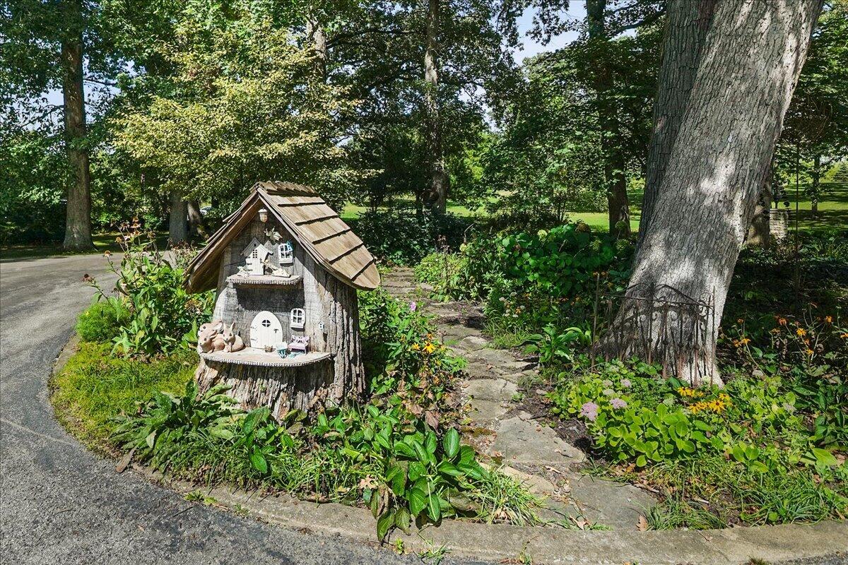 8811 Ainsworth Road