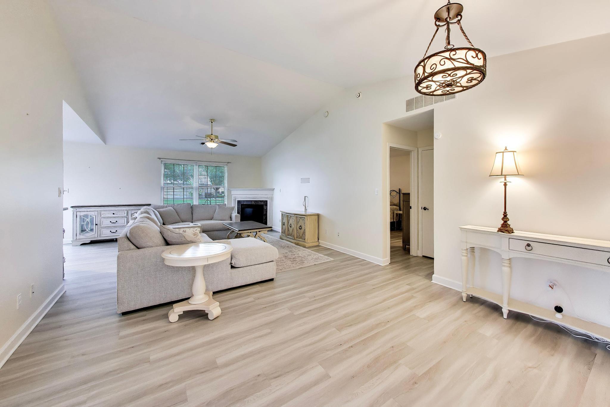 1035 Easy Street Unit: A