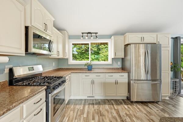 502 8th Street SE