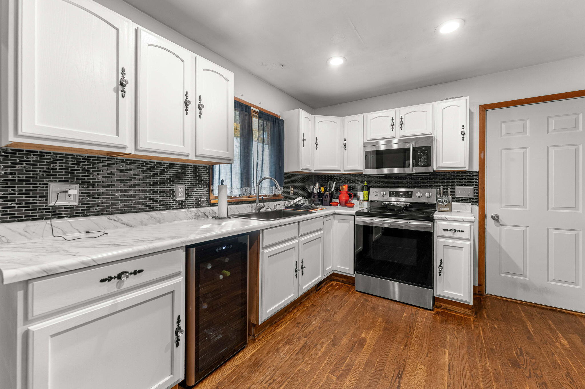 2162 W Oak Street
