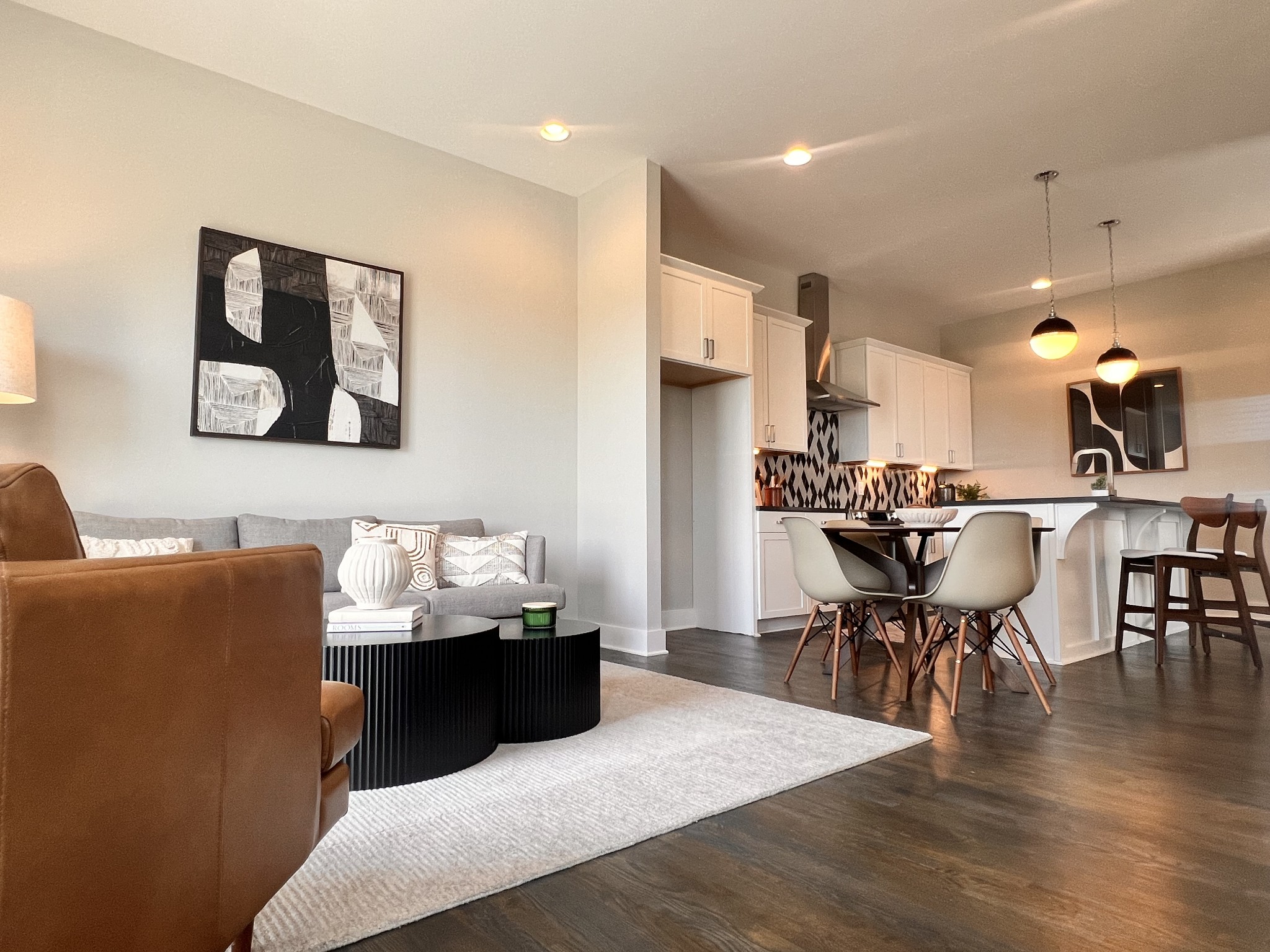 496 W Trinity Ln Unit: 1