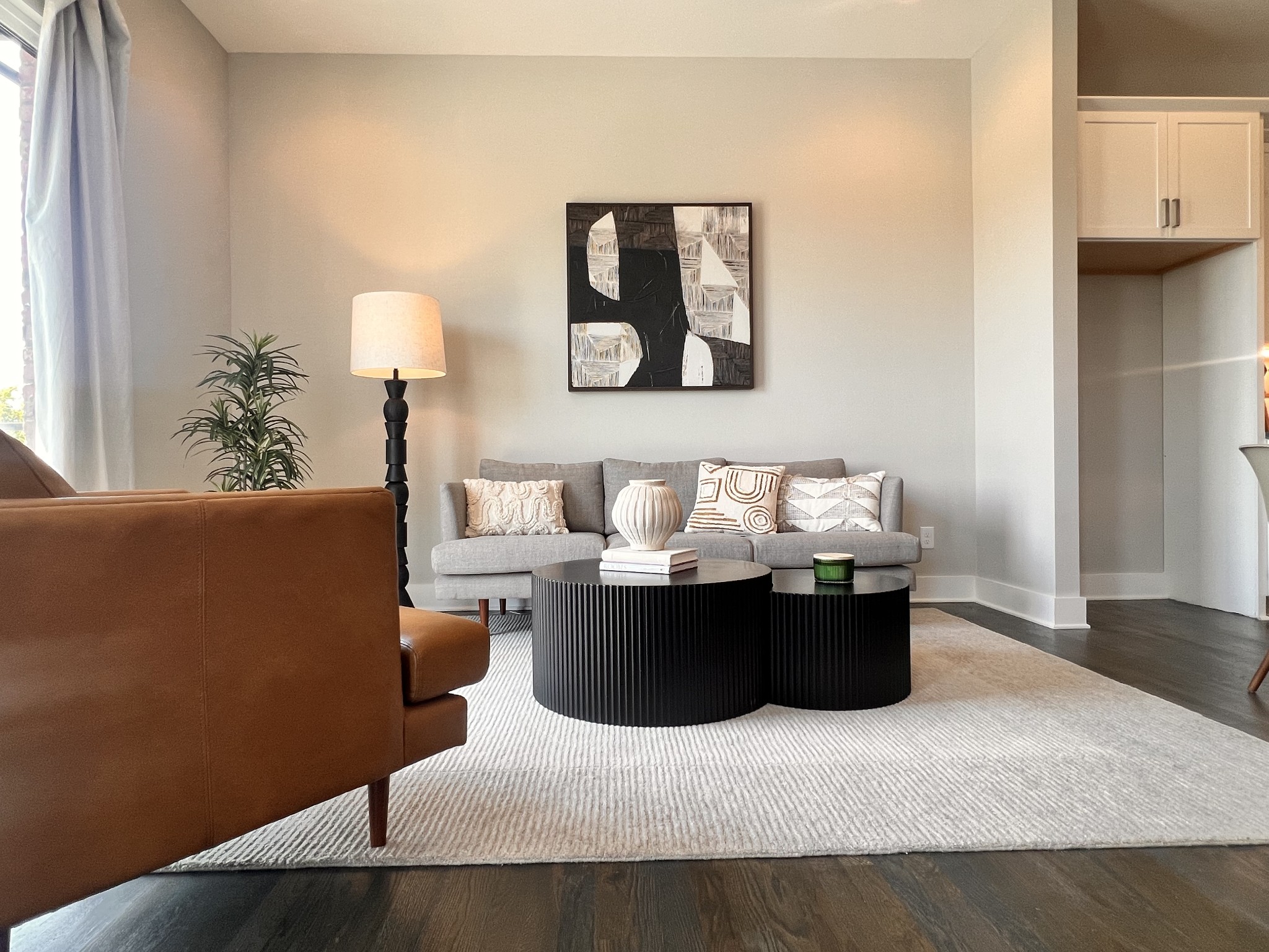 496 W Trinity Ln Unit: 1