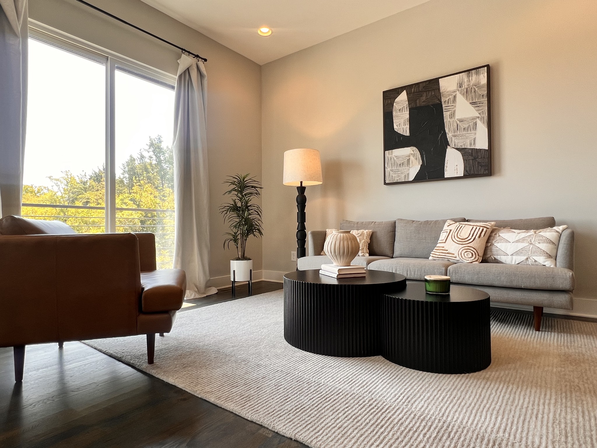 496 W Trinity Ln Unit: 1