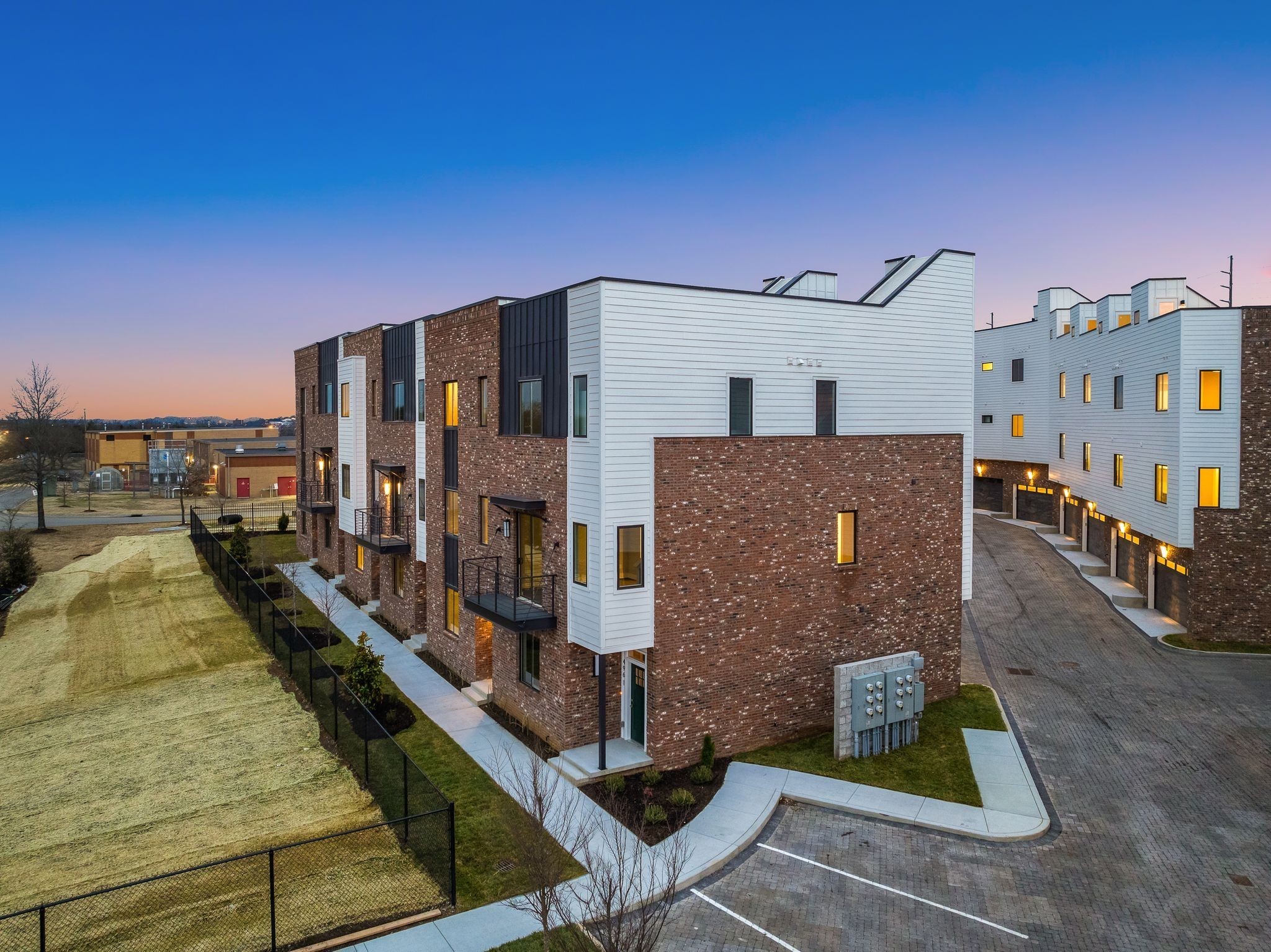 496 W Trinity Ln Unit: 1