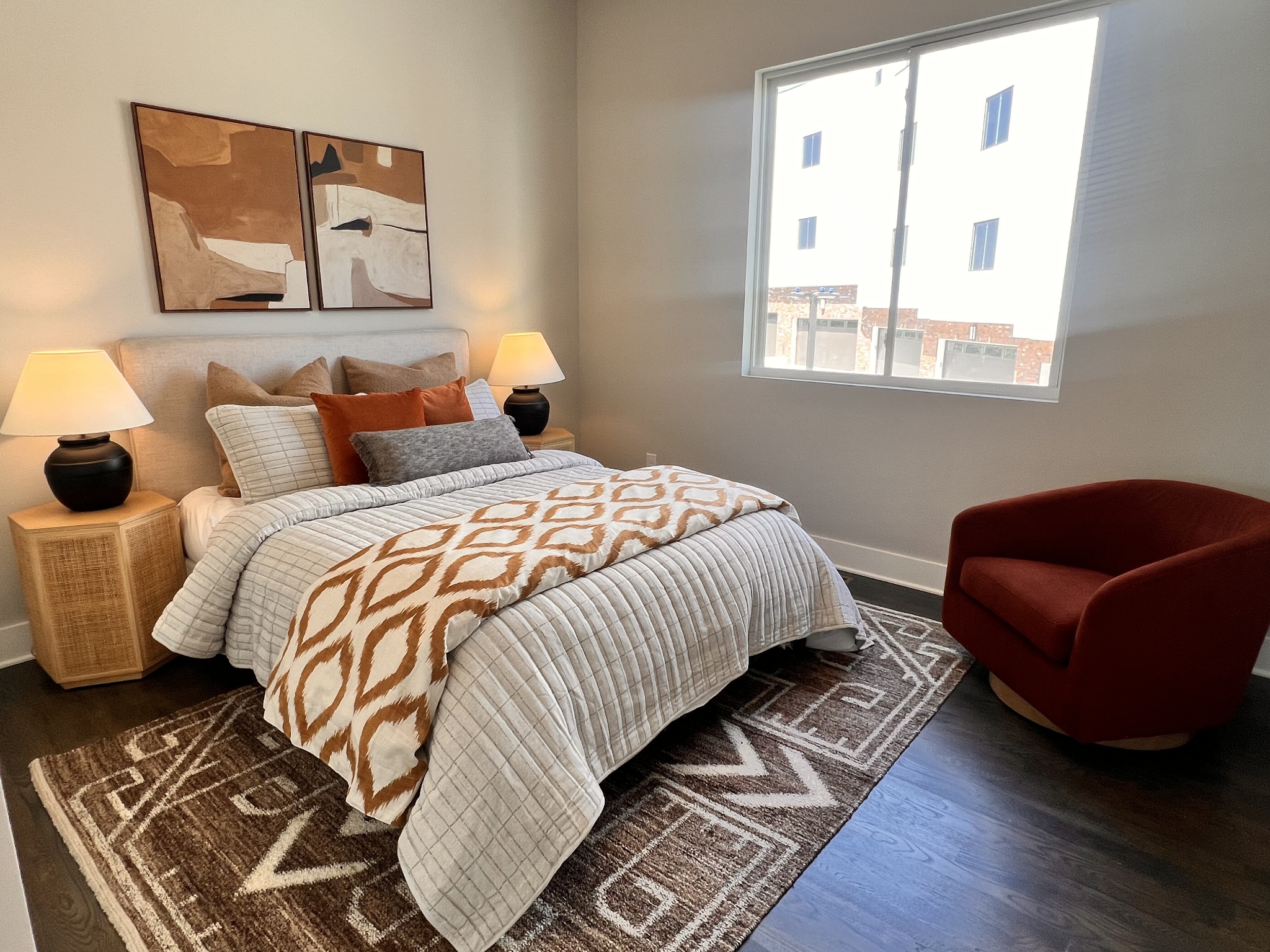 496 W Trinity Ln Unit: 1
