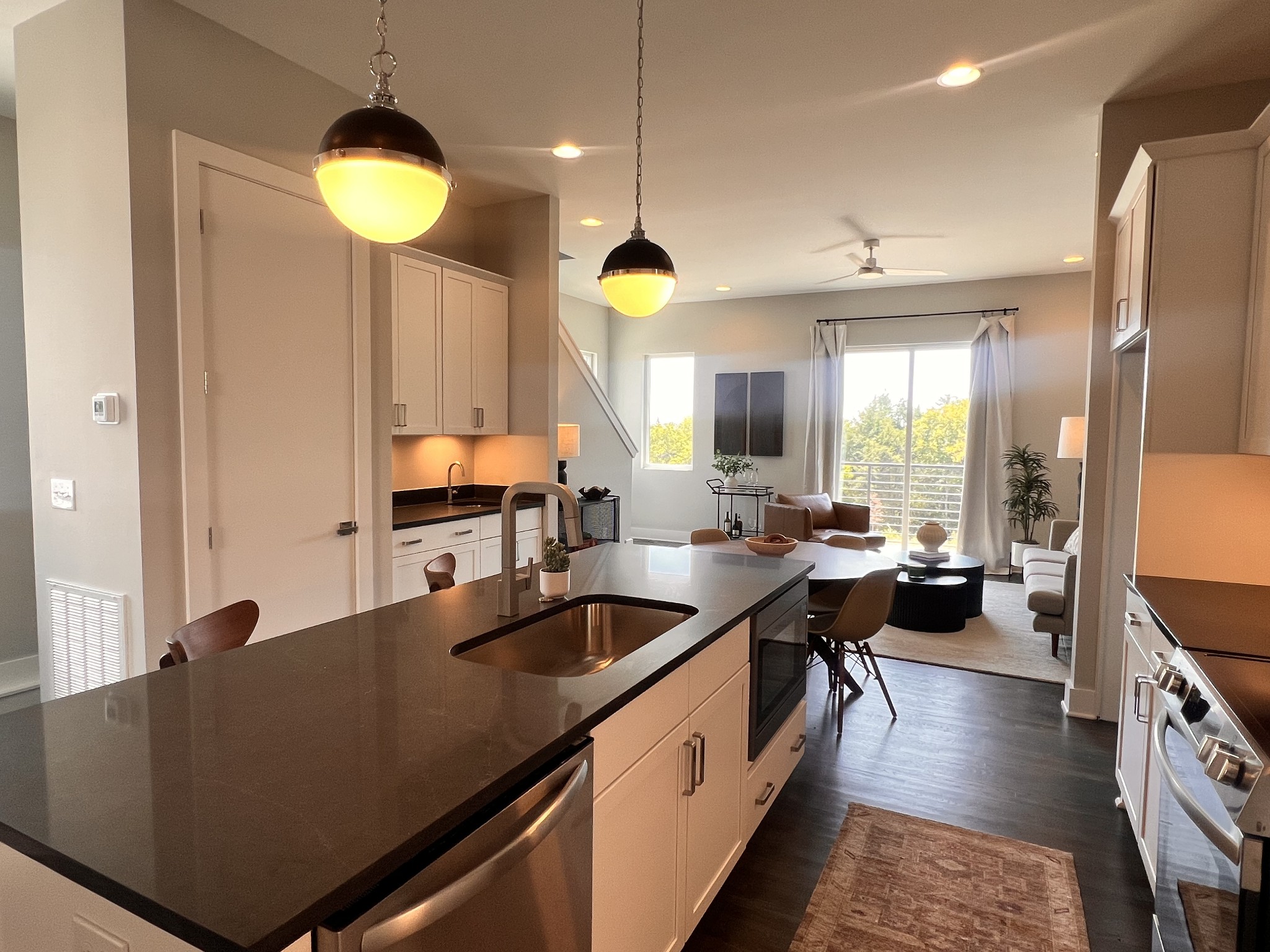 496 W Trinity Ln Unit: 1