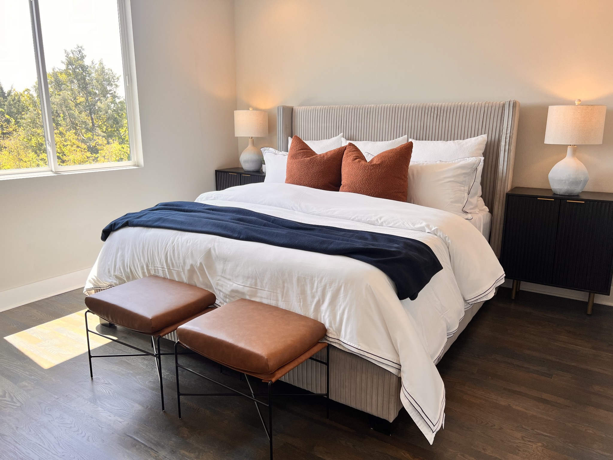 496 W Trinity Ln Unit: 1