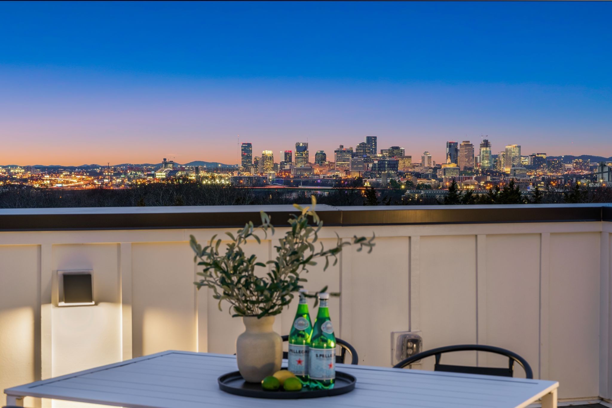 496 W Trinity Ln Unit: 1