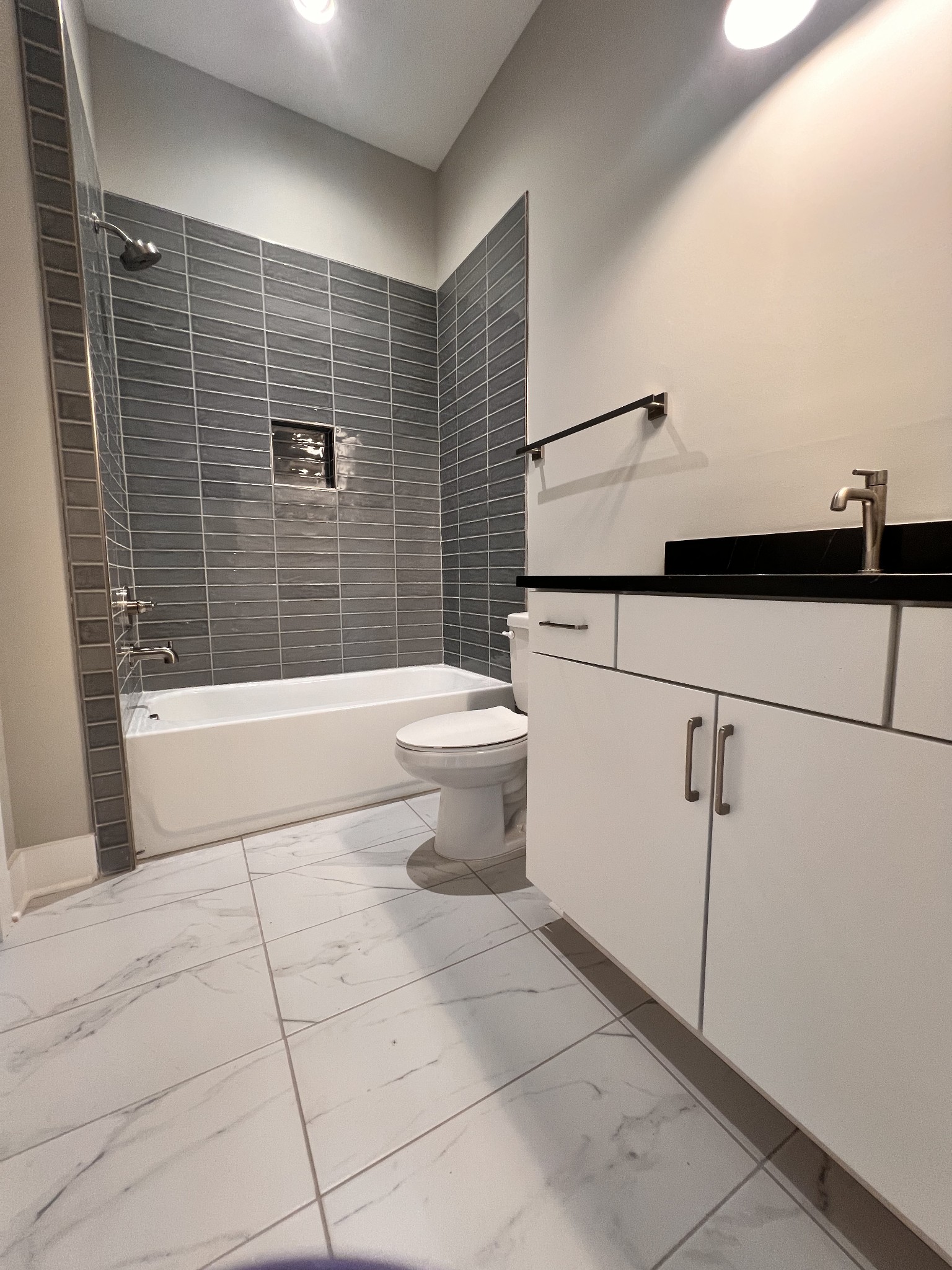 492 West Trinity Ln Unit: 8