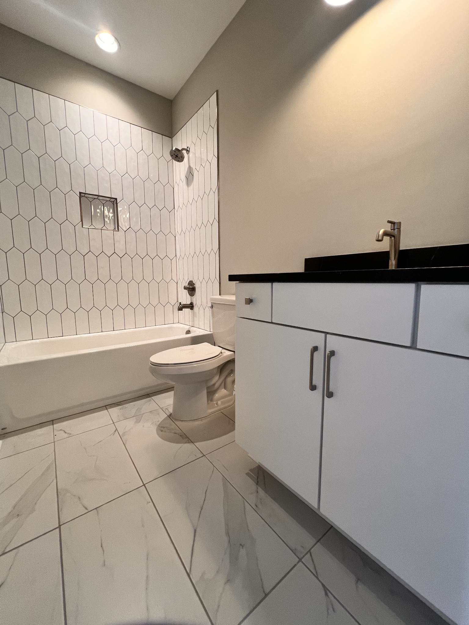 492 West Trinity Ln Unit: 8