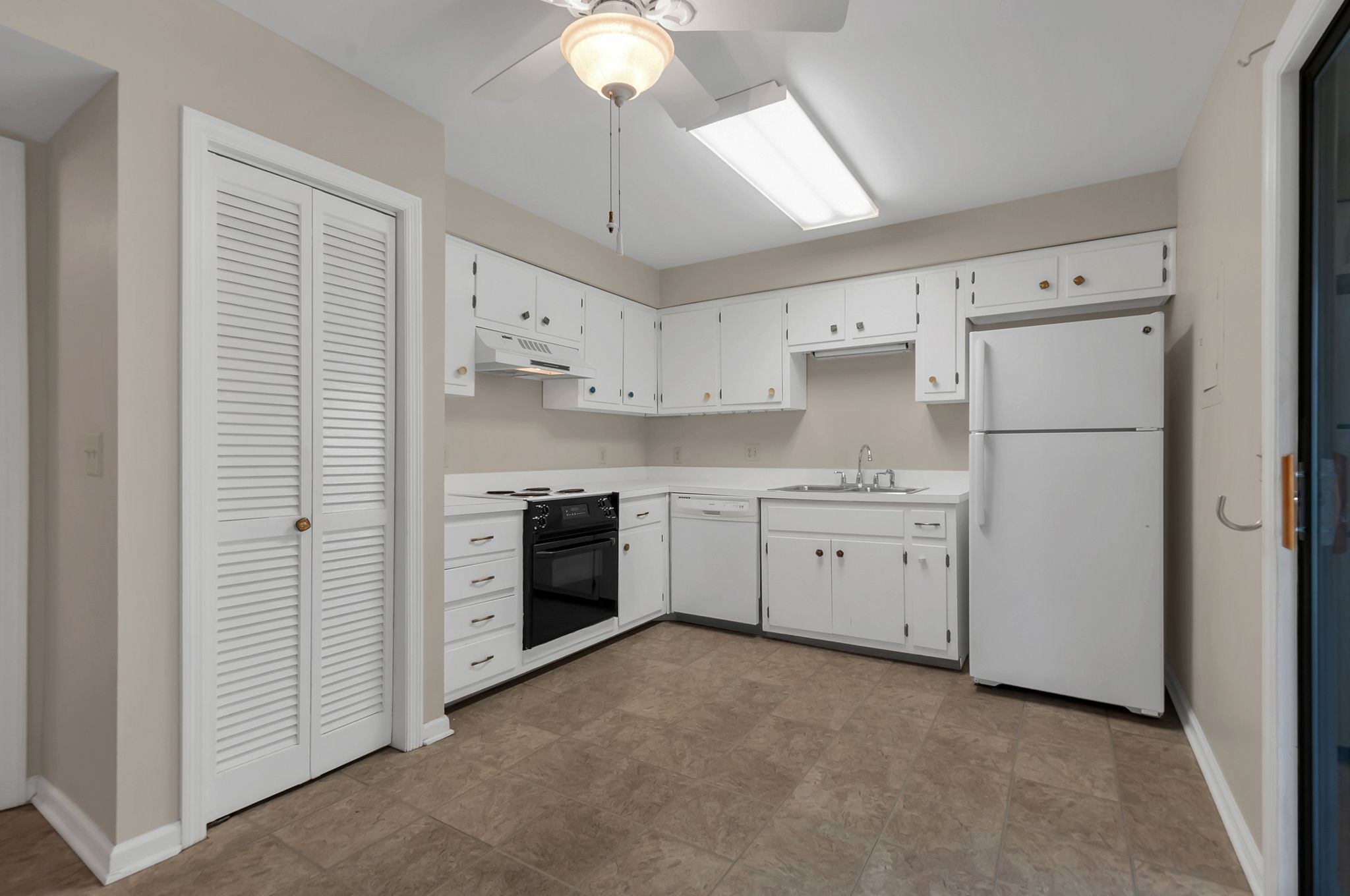 422 Deer Lake Dr