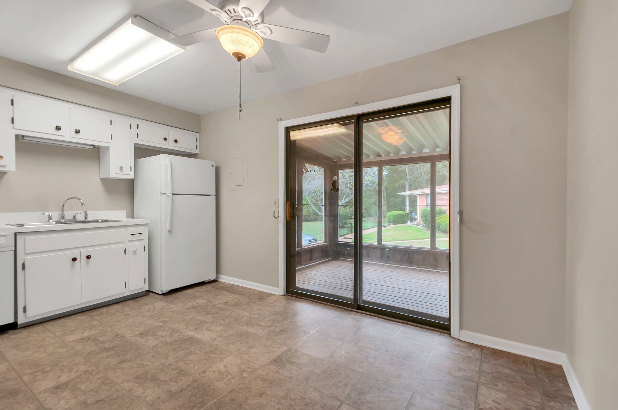 422 Deer Lake Dr