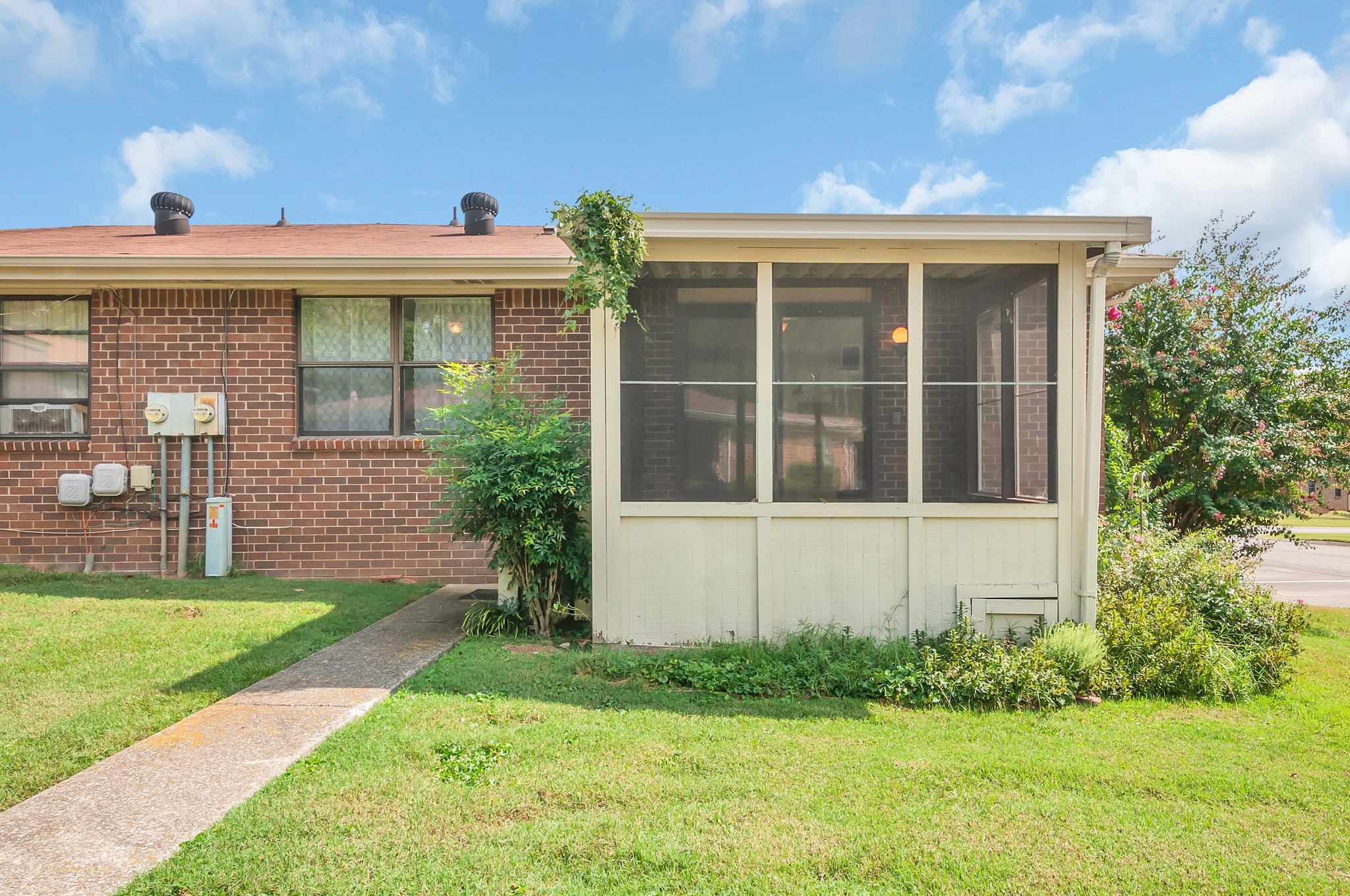 422 Deer Lake Dr
