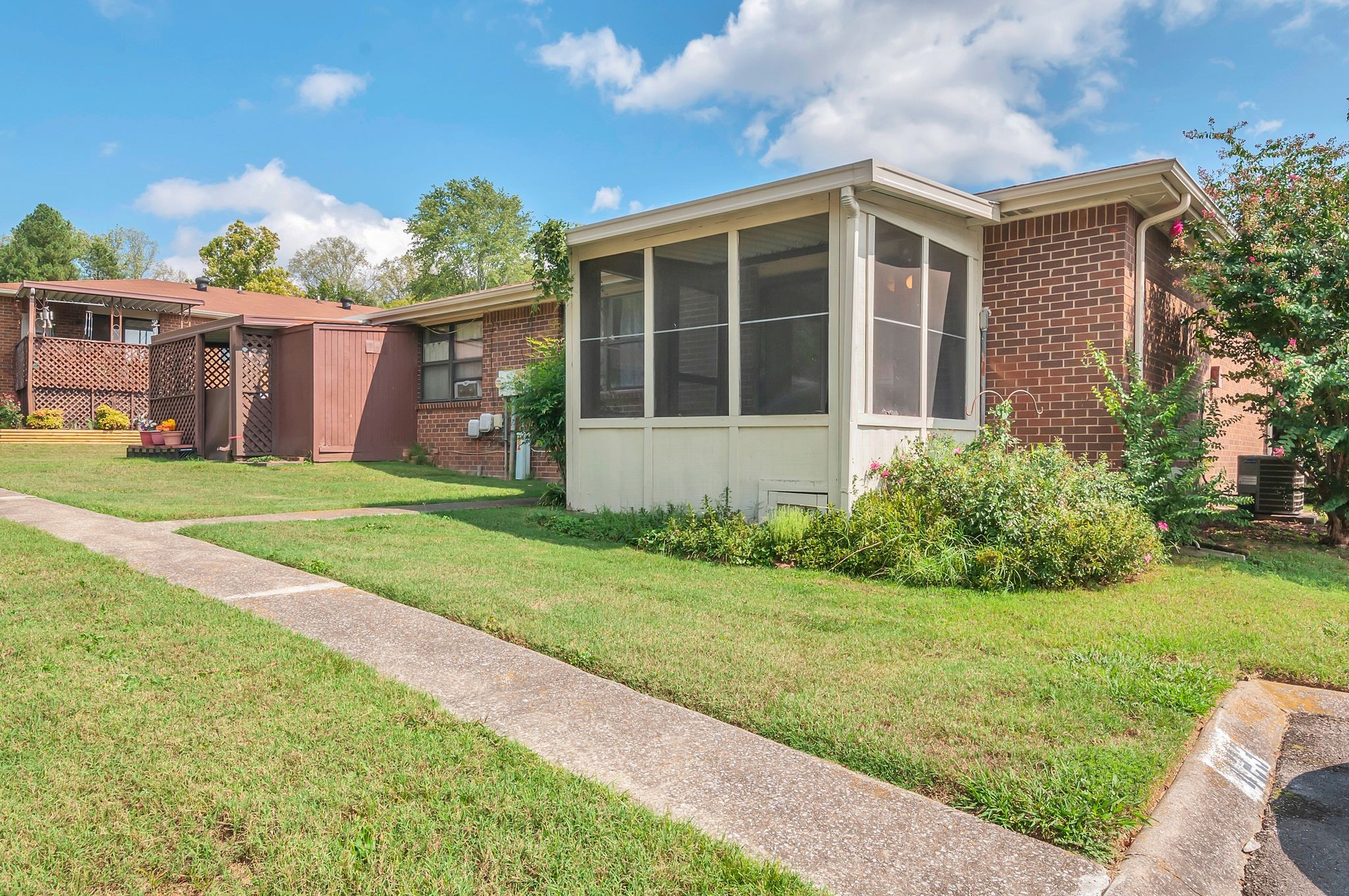 422 Deer Lake Dr