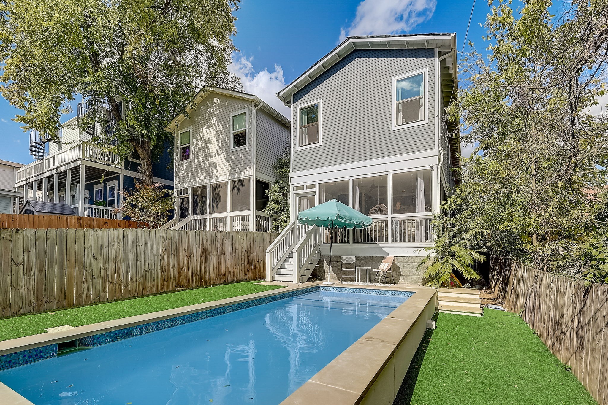 1009A Caldwell Ave