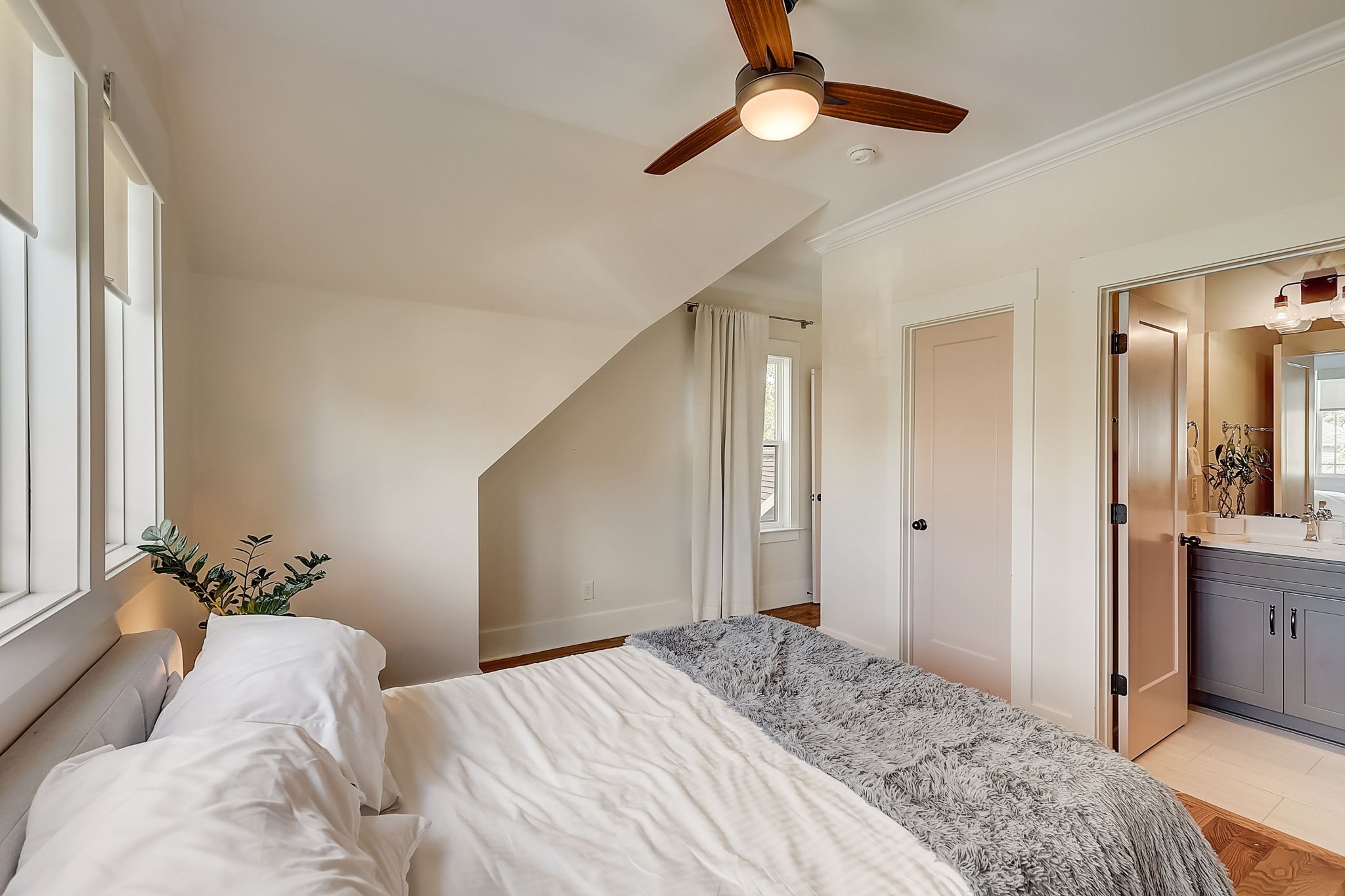 1009A Caldwell Ave