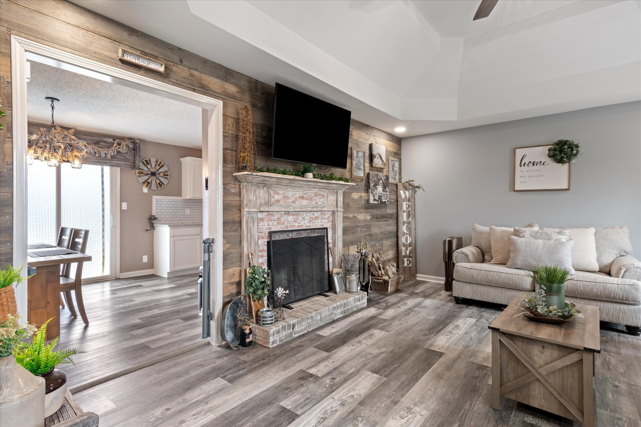 1112 Travis Pl