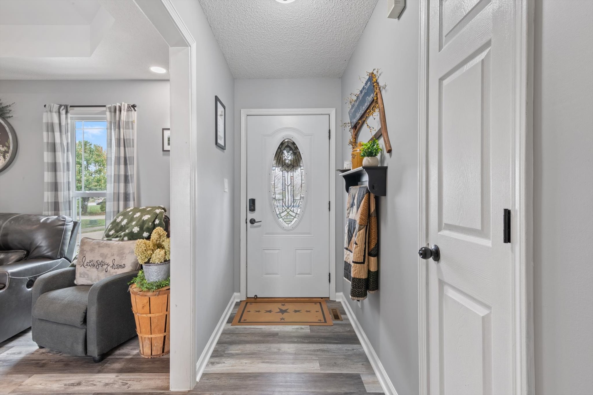 1112 Travis Pl