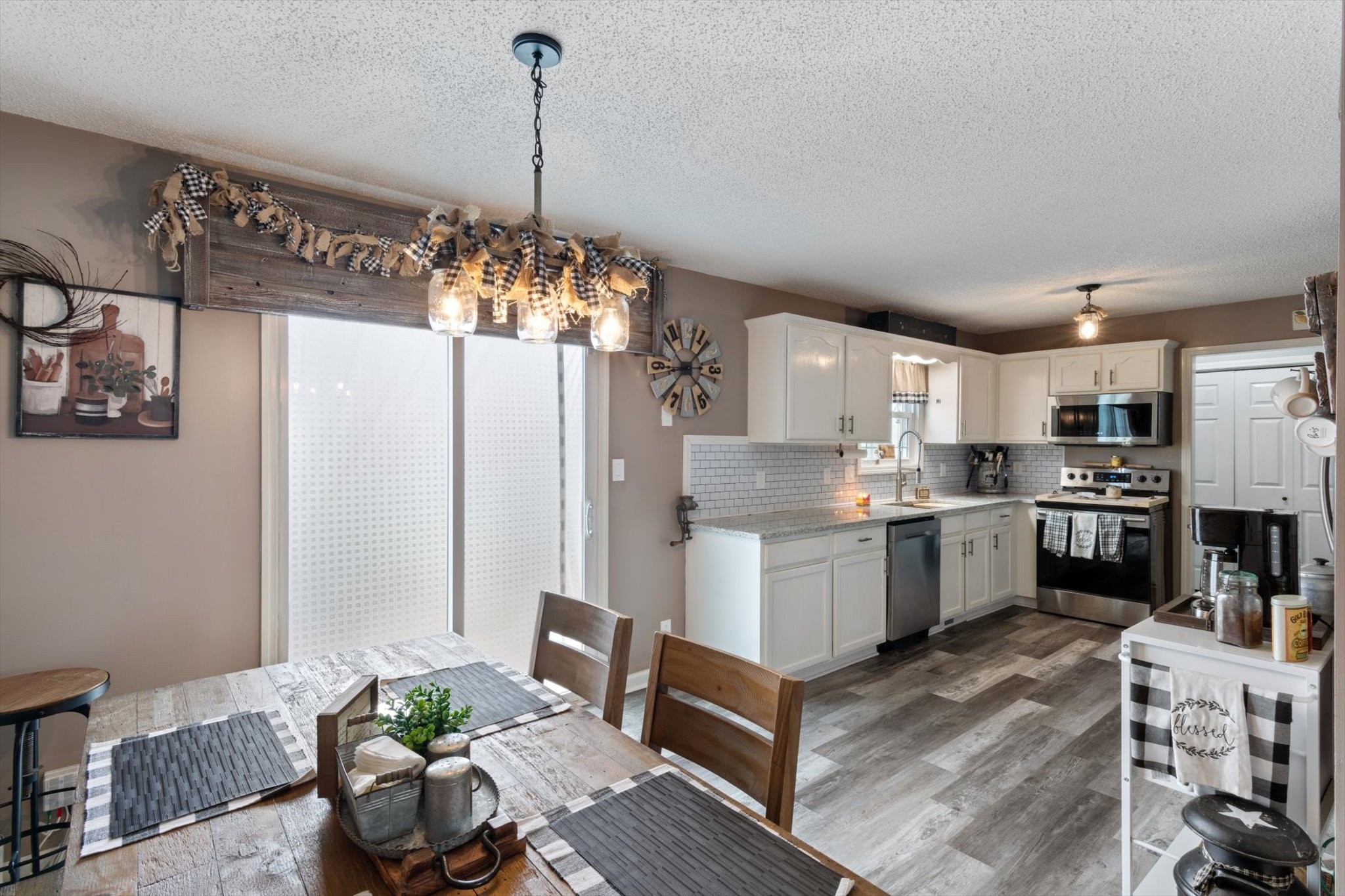 1112 Travis Pl