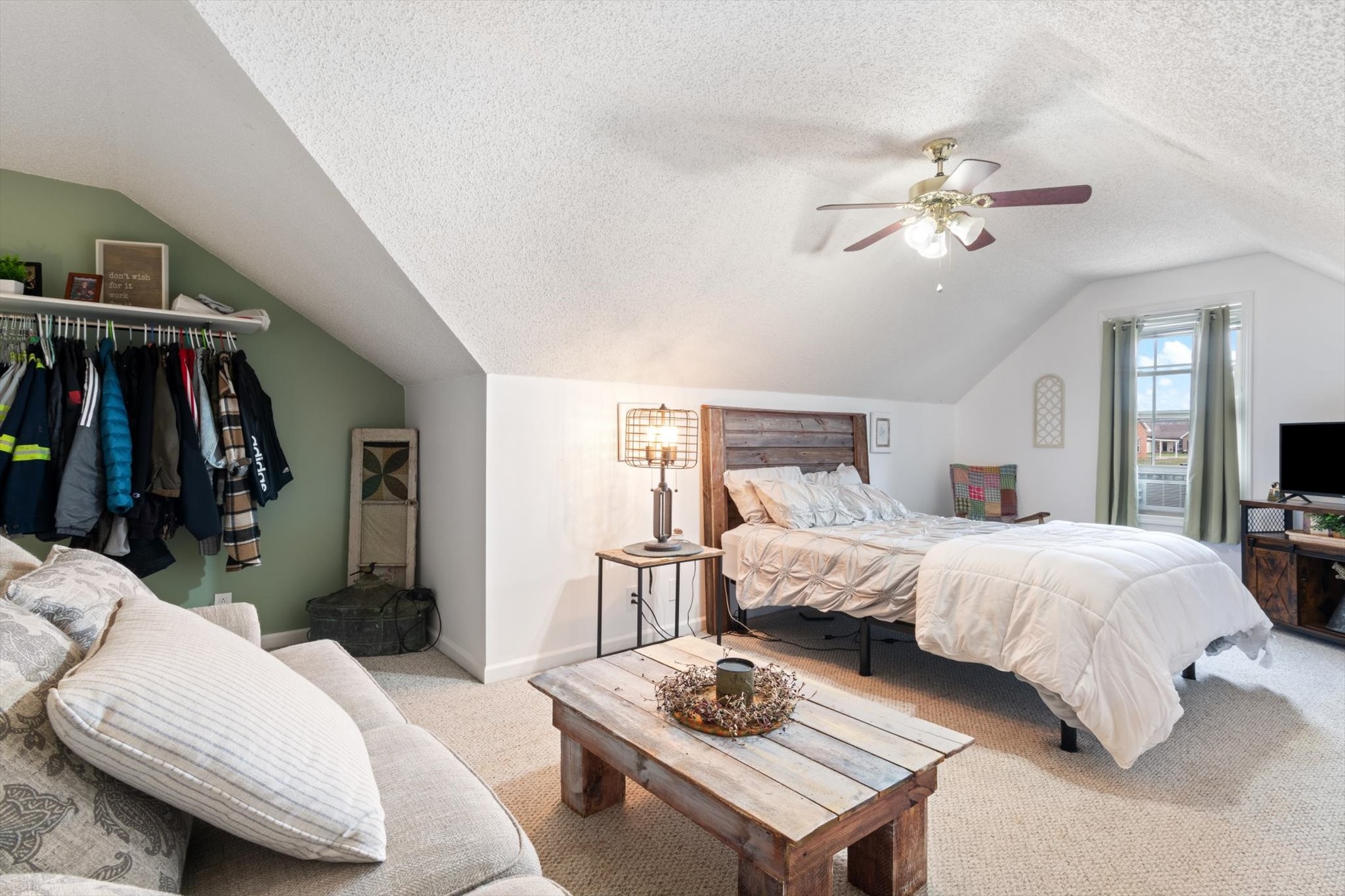 1112 Travis Pl
