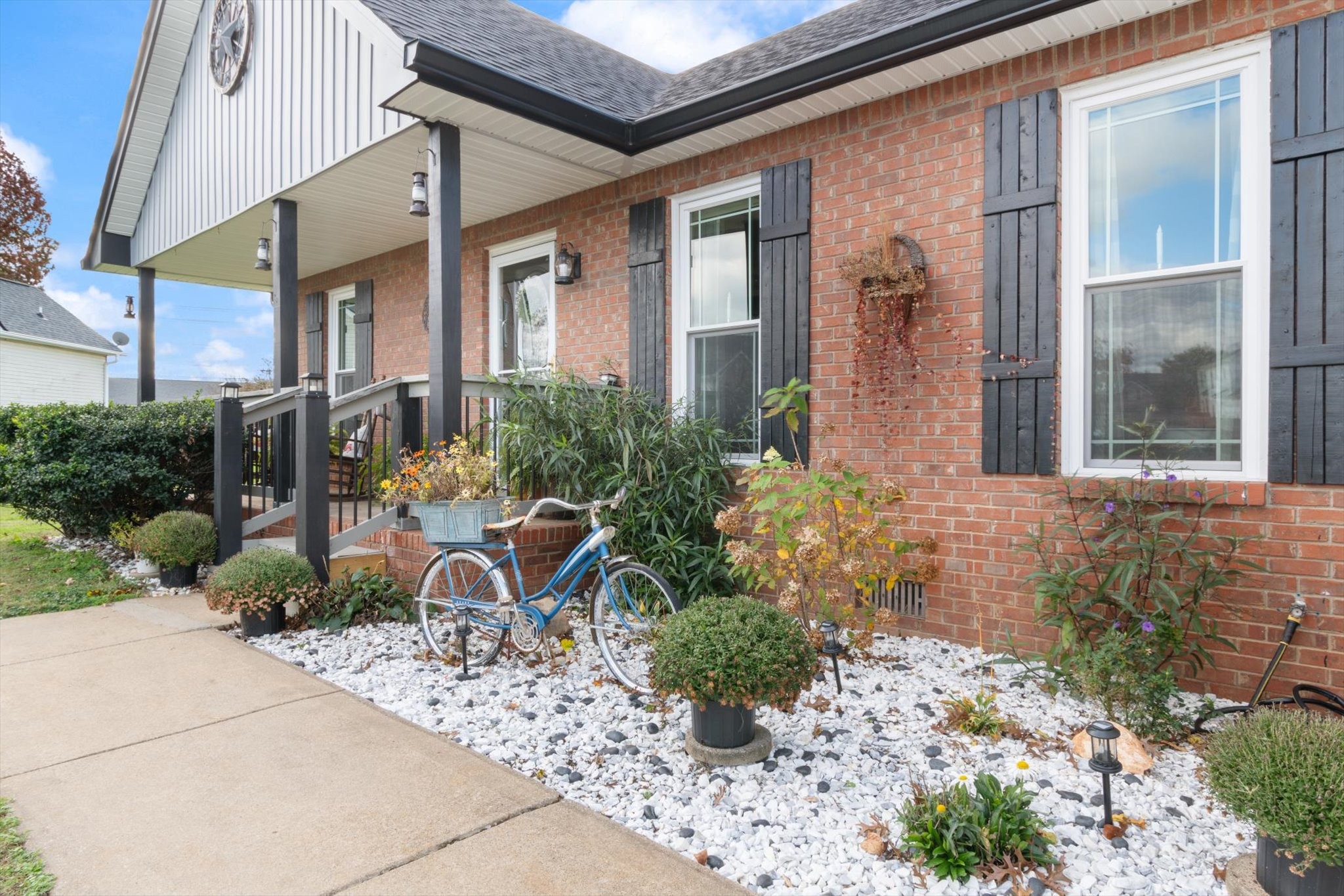 1112 Travis Pl