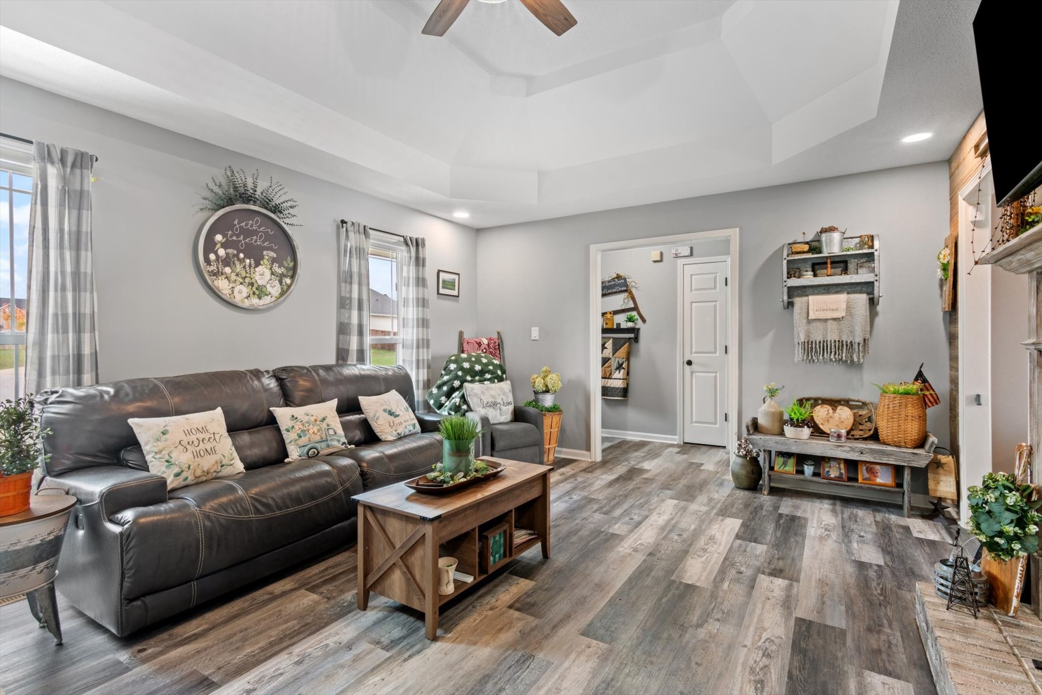 1112 Travis Pl