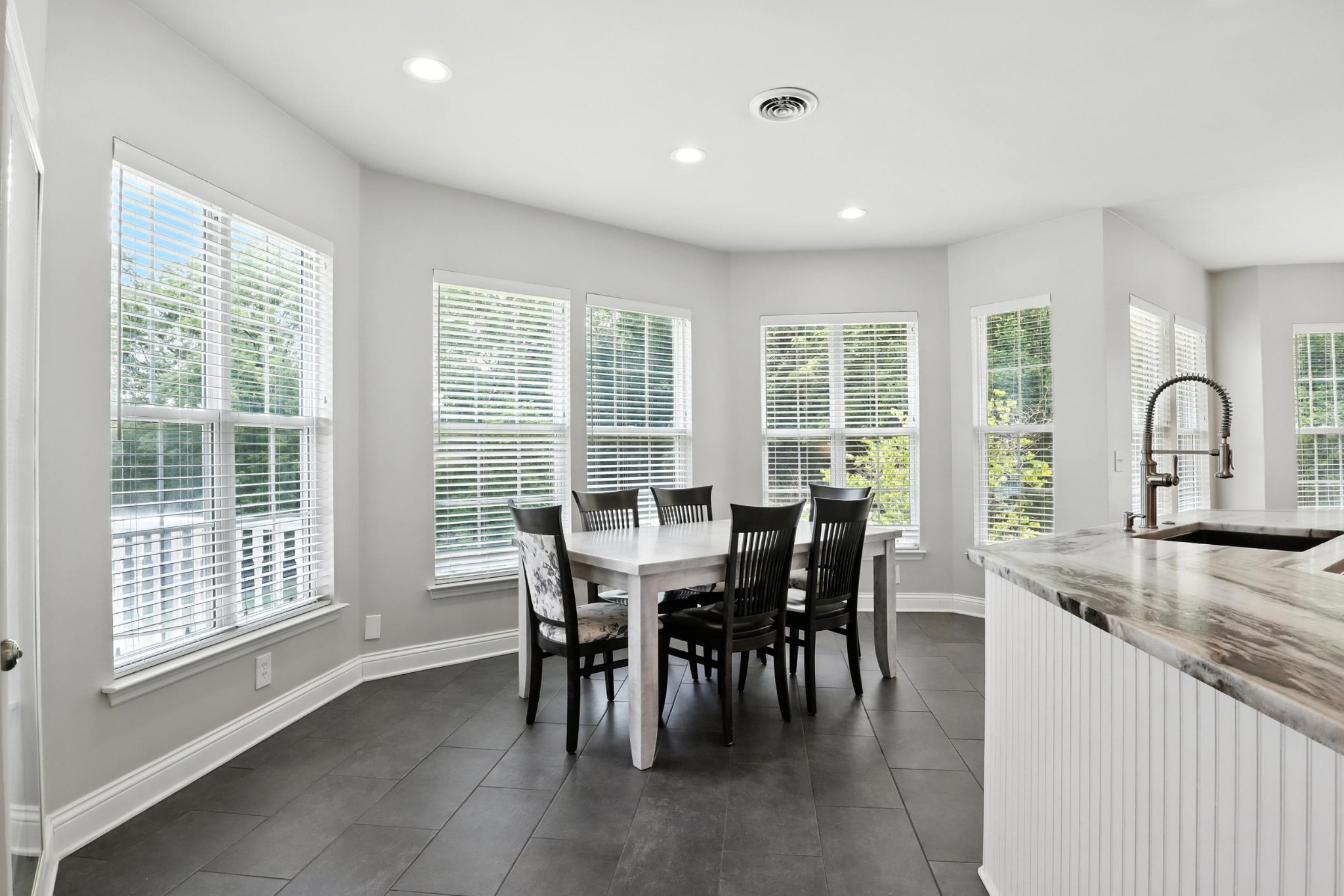 1069 Pleasant Valley Rd