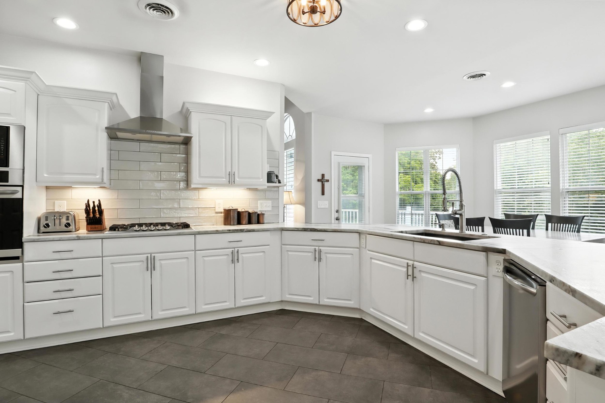 1069 Pleasant Valley Rd