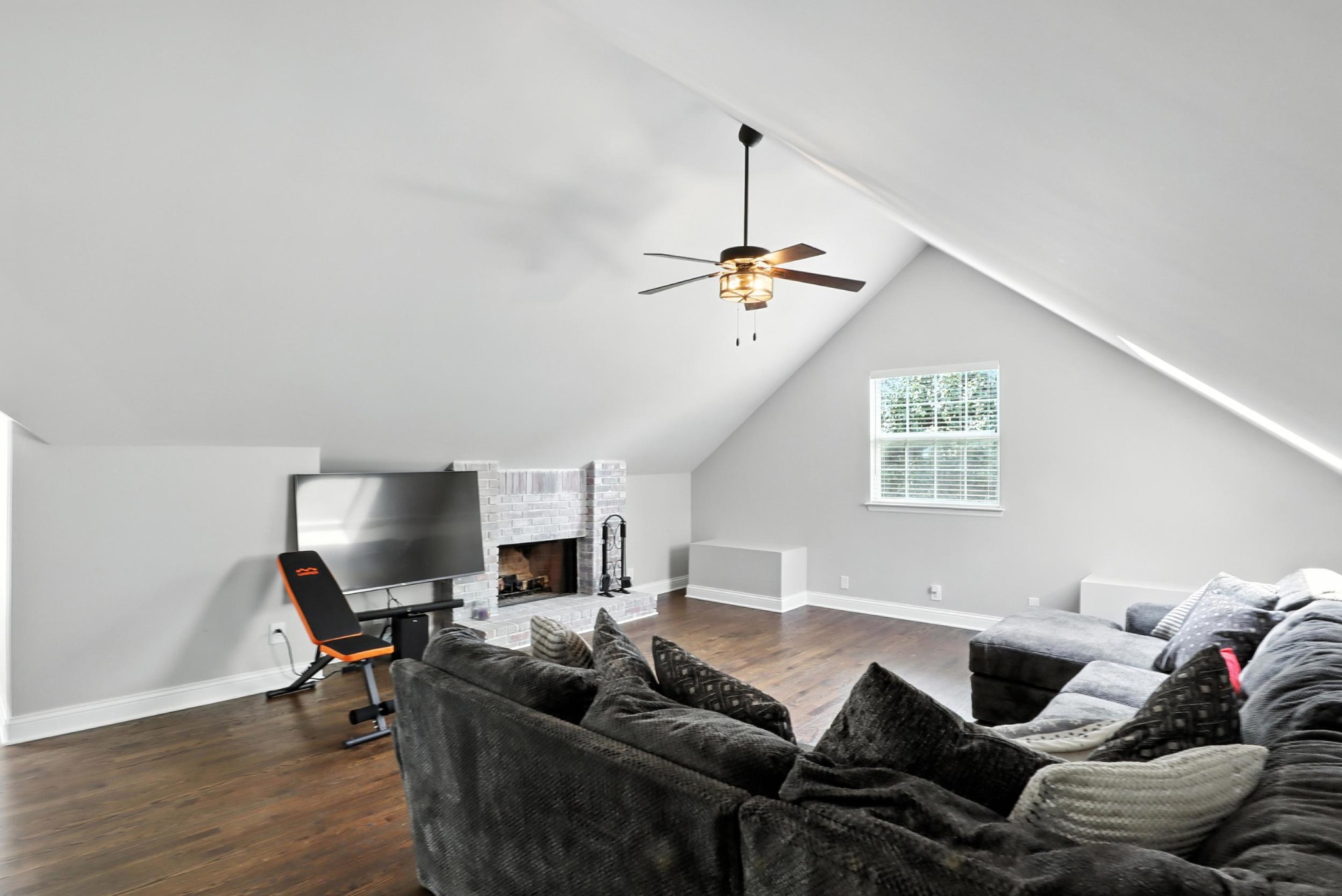 1069 Pleasant Valley Rd