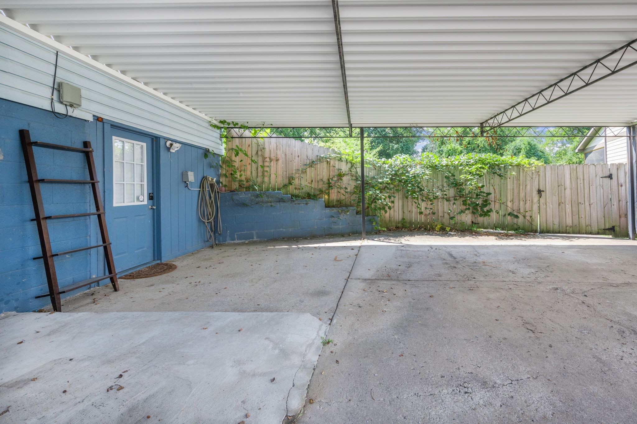 415 W Bend Dr