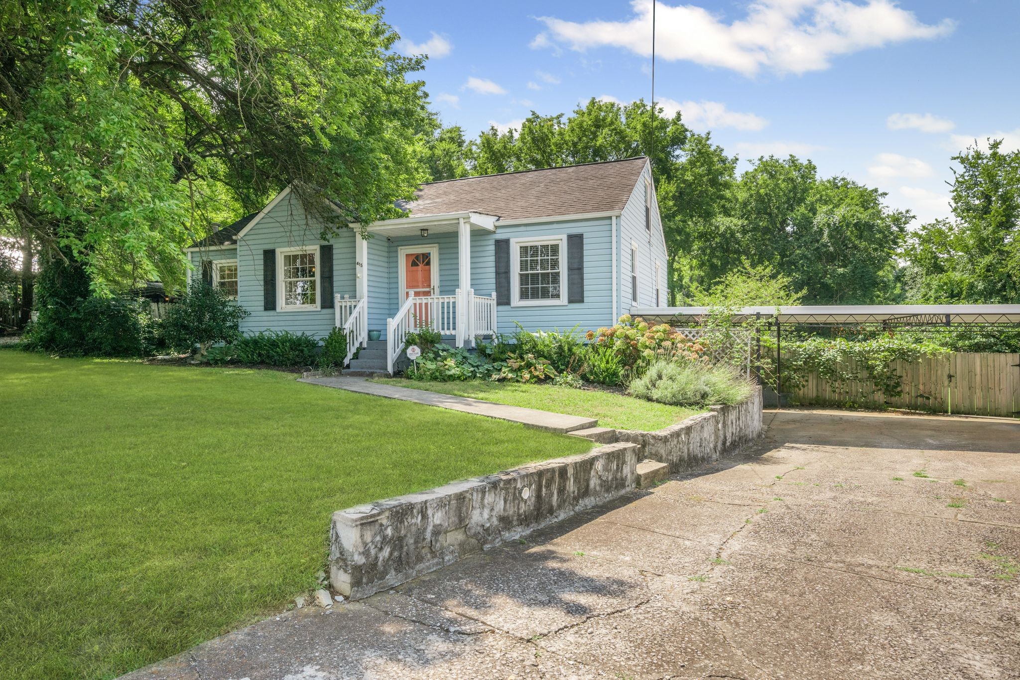 415 W Bend Dr