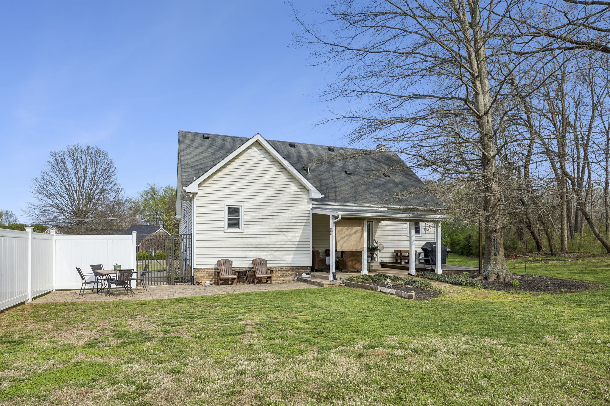 2421 S Bellah Ct