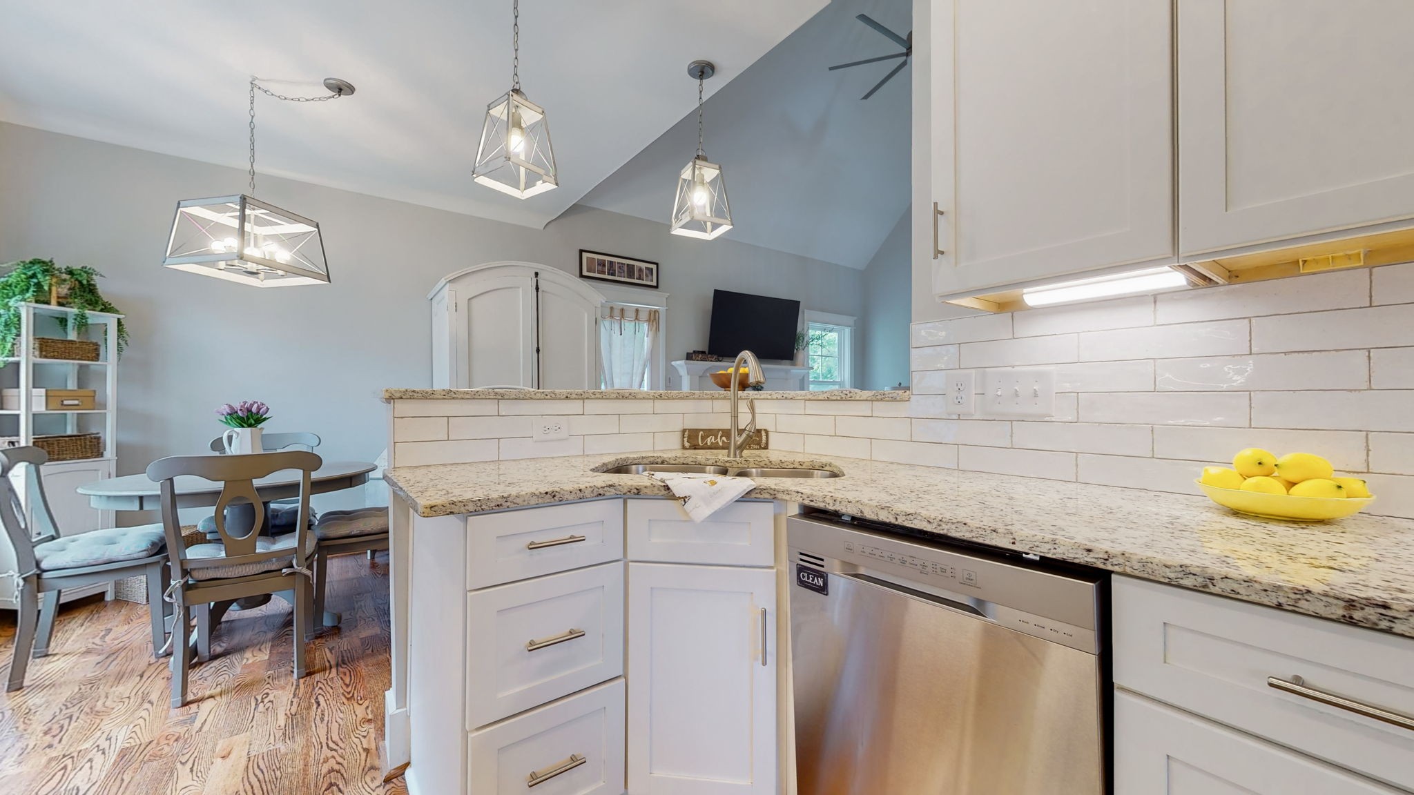 7146 Pepper Tree Cir