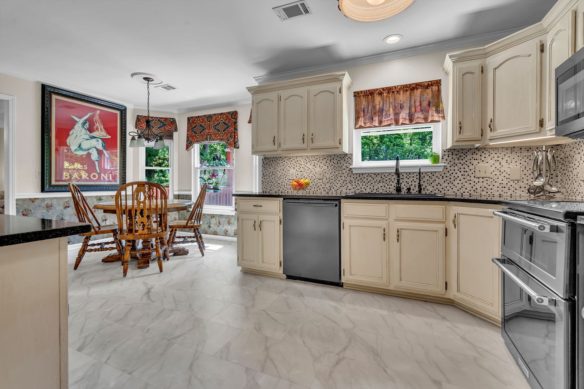 2537 Winder Dr