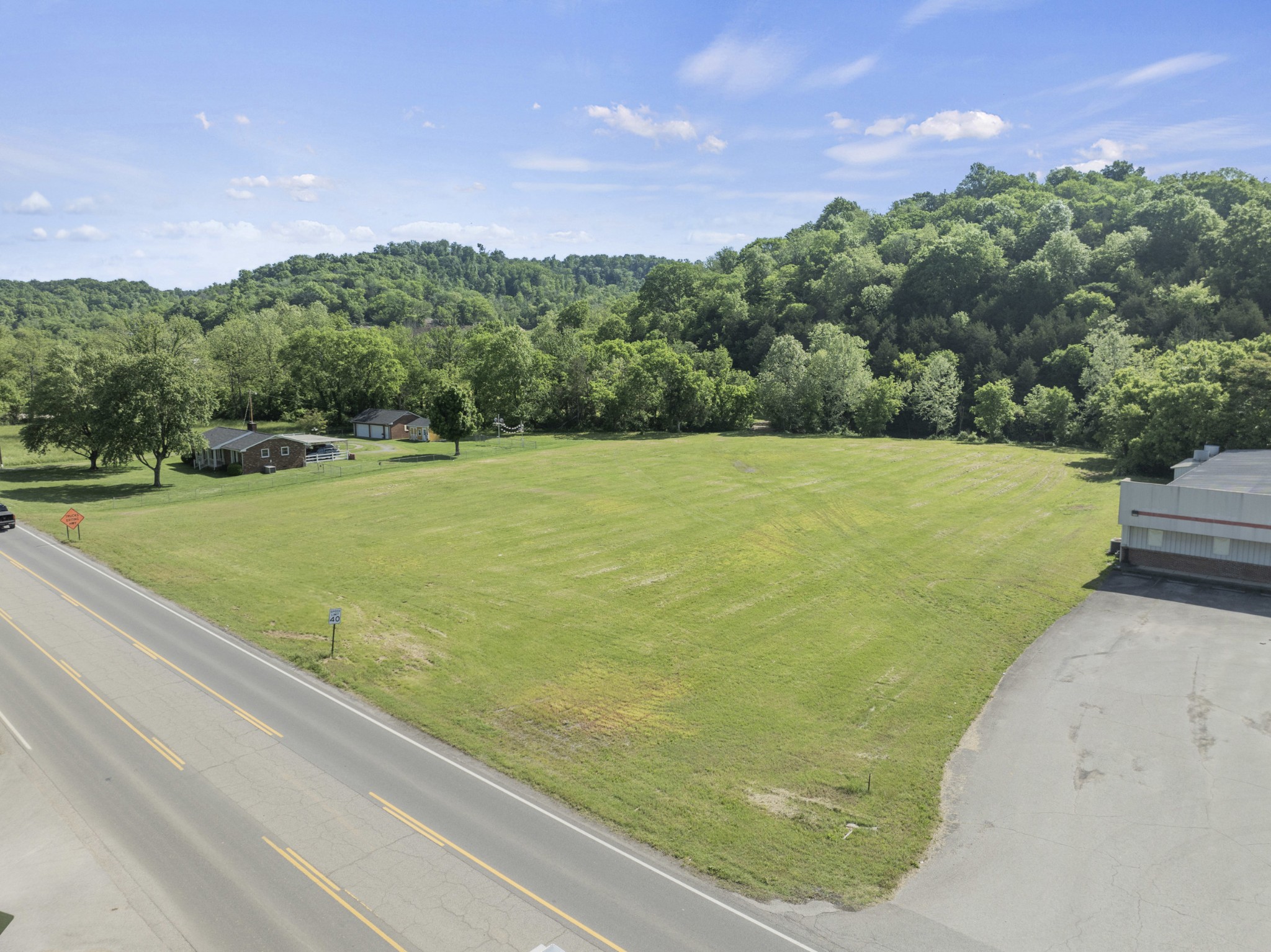 1135 Louisville Hwy