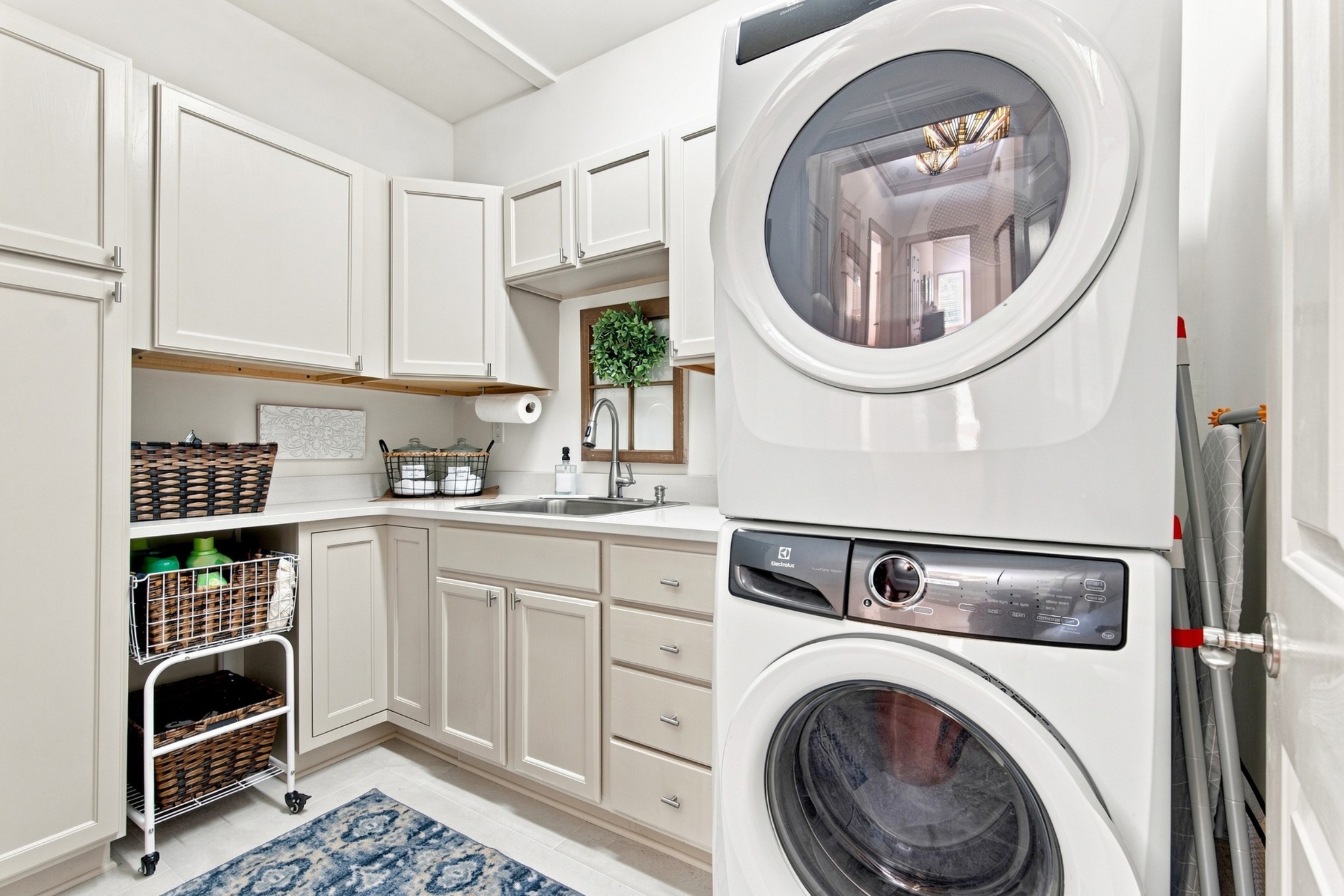 14 Lymington Ct
