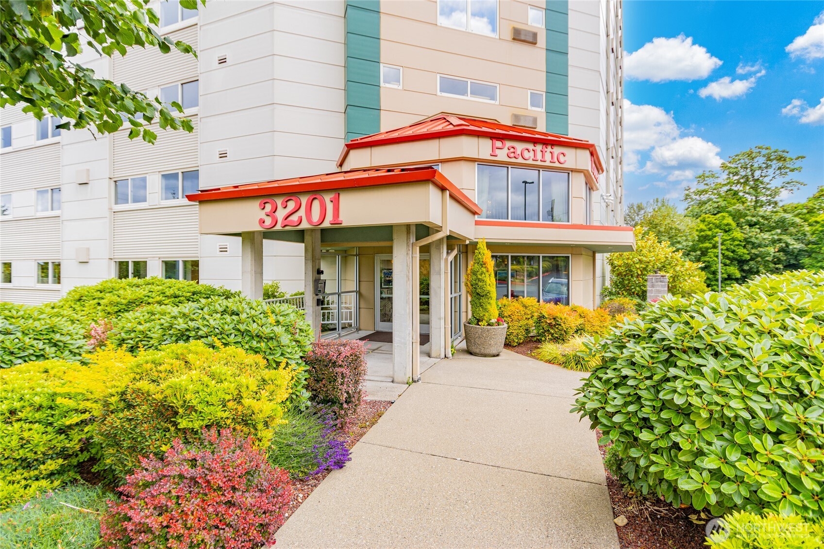 3201 Pacific Avenue Unit: 403