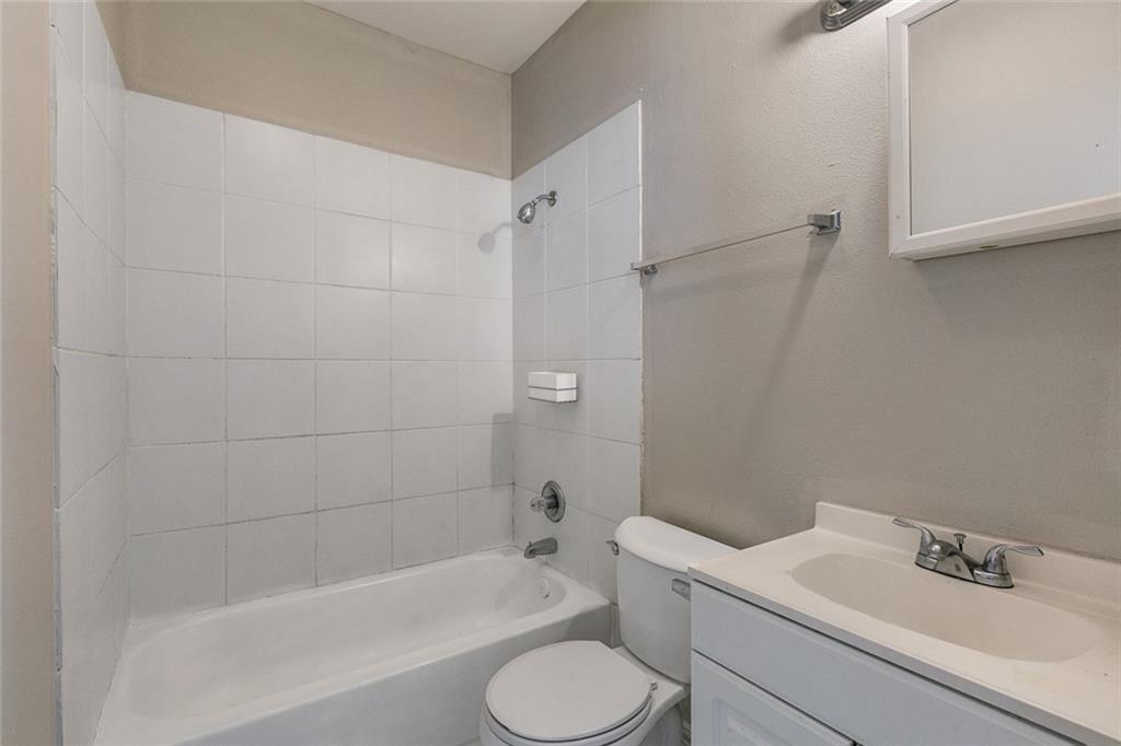 2417 S DERBIGNY Street