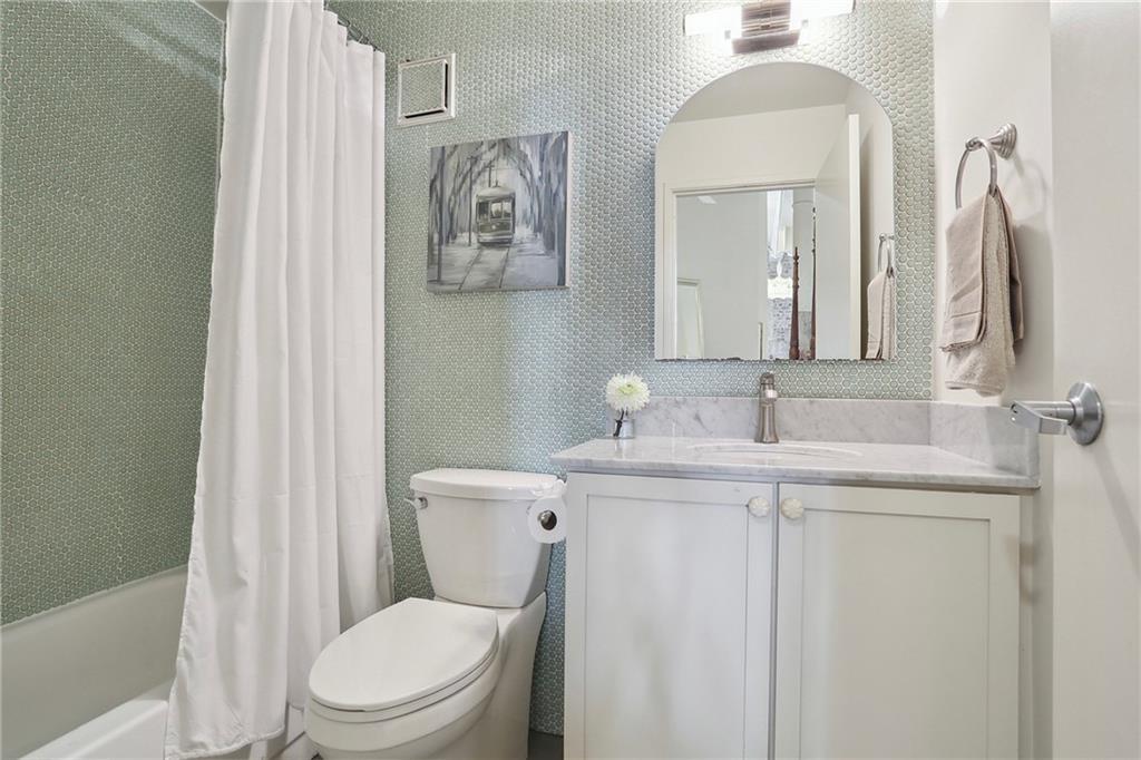 920 POEYFARRE Street 156