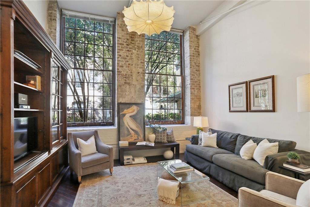 920 POEYFARRE Street 156