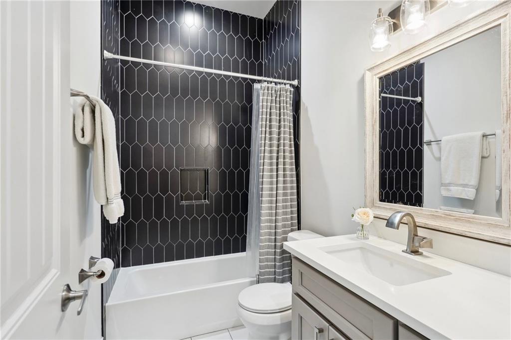 1537 PRENTISS Avenue