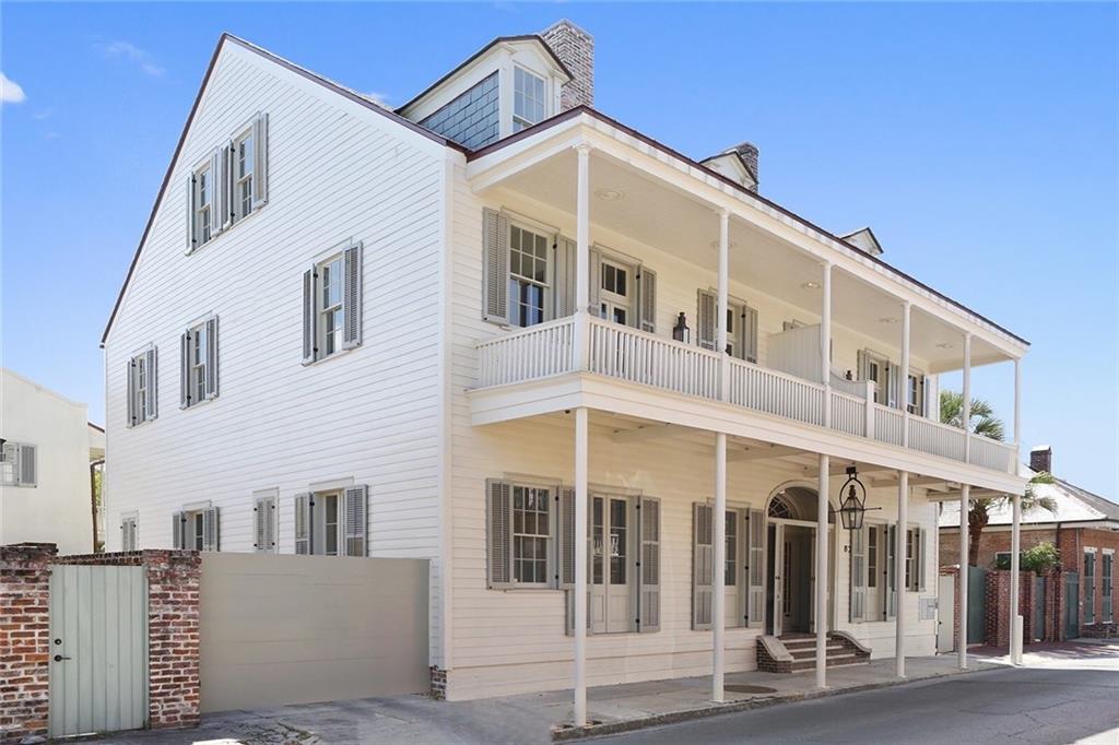 822 BARRACKS Street A