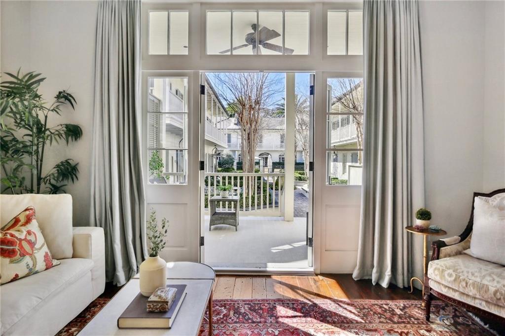 822 BARRACKS Street A