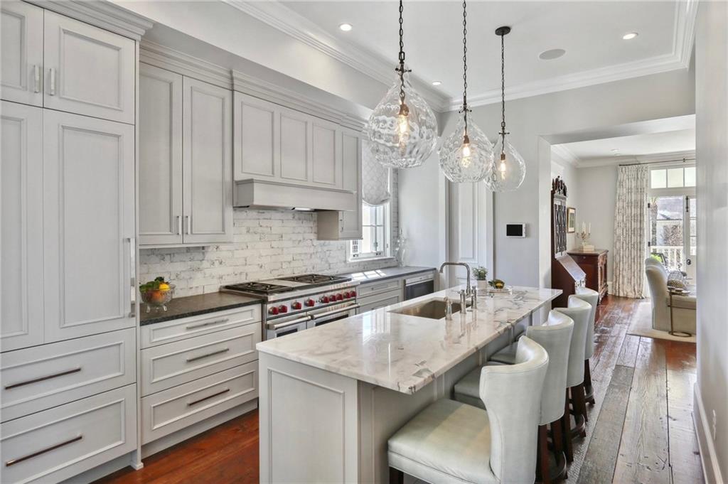 822 BARRACKS Street A