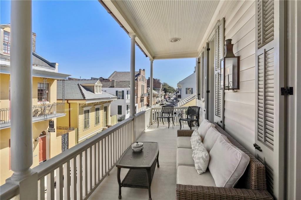 822 BARRACKS Street A