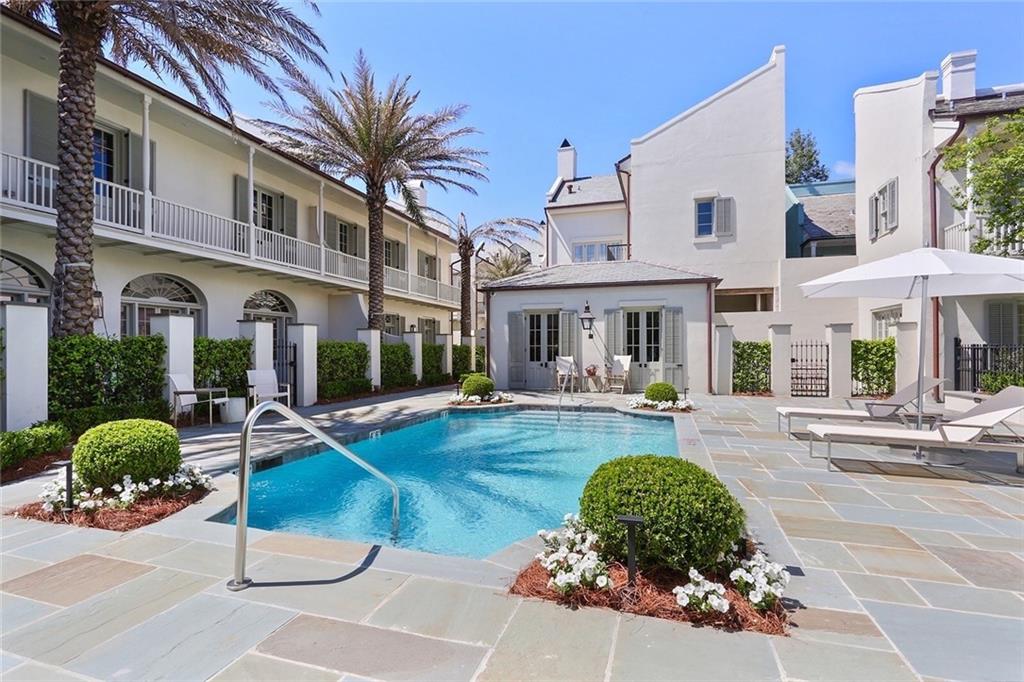 822 BARRACKS Street A