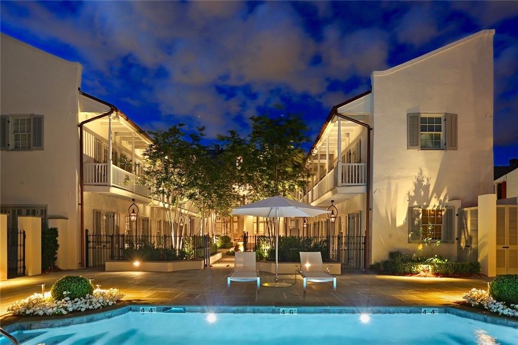 822 BARRACKS Street A